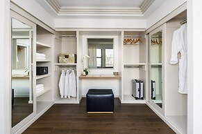 The Towers at Lotte New York Palace