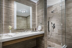 The Towers at Lotte New York Palace