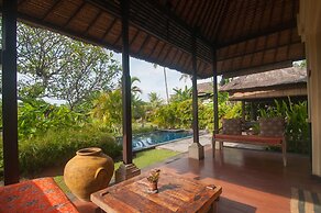 Amertha Bali Villas Beach Front Resort and Spa