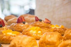 Hilton Guangzhou Baiyun - Free Shuttle for Canton Fair Period, Close t