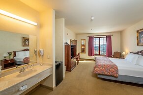 Silverland Inn and Suites