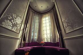 The Ashbee Hotel