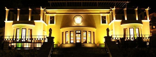 The Ashbee Hotel