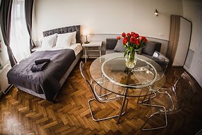 Angel House Aparthotel