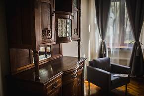 Angel House Aparthotel