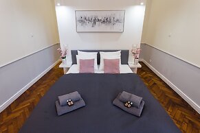 Angel House Aparthotel