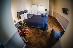 Angel House Aparthotel