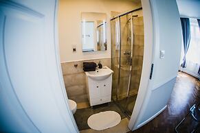 Angel House Aparthotel