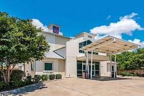 Motel 6 Cleburne, TX