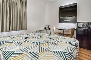 Motel 6 Cleburne, TX