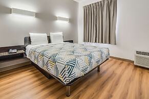 Motel 6 Cleburne, TX