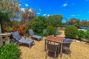 Stonewell Cottages & Vineyards