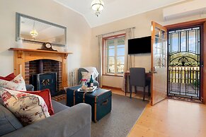 Stonewell Cottages & Vineyards