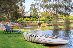 Stonewell Cottages & Vineyards