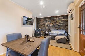 Stonewell Cottages & Vineyards