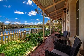 Stonewell Cottages & Vineyards