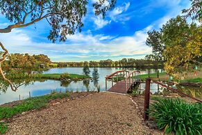 Stonewell Cottages & Vineyards