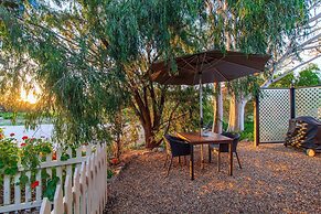 Stonewell Cottages & Vineyards