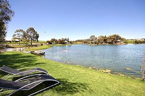 Stonewell Cottages & Vineyards