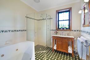 Stonewell Cottages & Vineyards