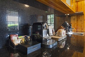 Stonewell Cottages & Vineyards