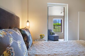 Stonewell Cottages & Vineyards