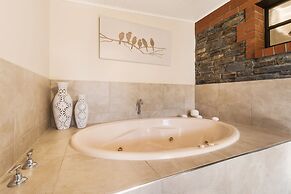 Stonewell Cottages & Vineyards