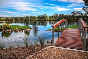 Stonewell Cottages & Vineyards