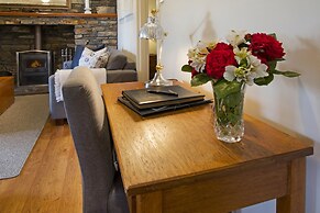 Stonewell Cottages & Vineyards