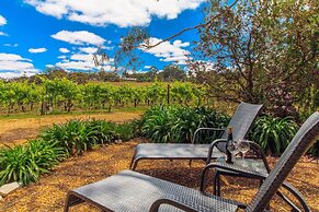 Stonewell Cottages & Vineyards