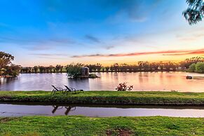 Stonewell Cottages & Vineyards