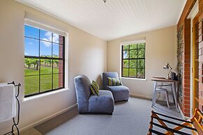 Stonewell Cottages & Vineyards