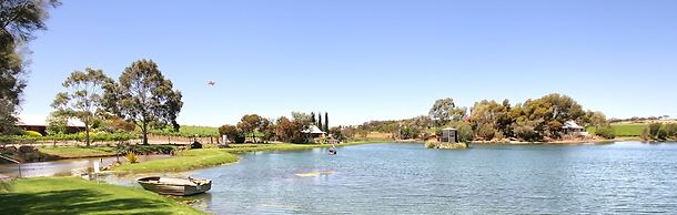 Stonewell Cottages & Vineyards