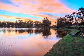 Stonewell Cottages & Vineyards