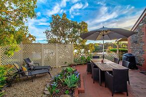 Stonewell Cottages & Vineyards