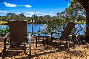 Stonewell Cottages & Vineyards