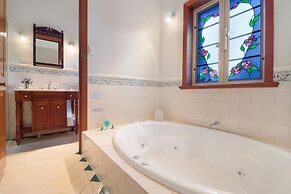 Stonewell Cottages & Vineyards