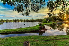 Stonewell Cottages & Vineyards