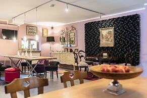 Villa Fantasia Budget Boutique Hotel