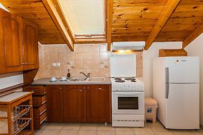 Kavos Psarou Studios and Apartments