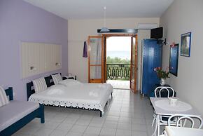 Kavos Psarou Studios and Apartments