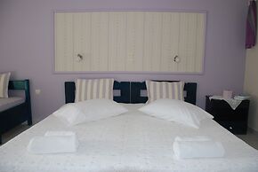 Kavos Psarou Studios and Apartments