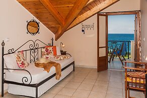 Kavos Psarou Studios and Apartments