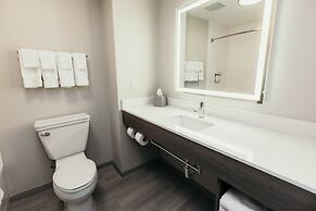 Holiday Inn Express and Suites Urbandale by IHG