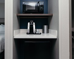 Holiday Inn Express and Suites Urbandale by IHG