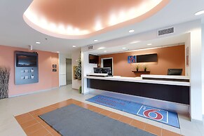 Motel 6 Brandon, MB