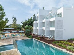 Cabot Las Velas Apartments