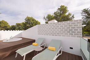 Cabot Las Velas Apartments