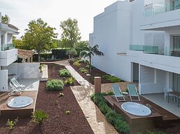 Cabot Las Velas Apartments