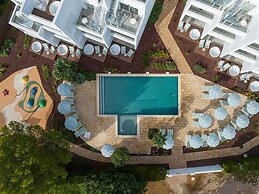 Cabot Las Velas Apartments